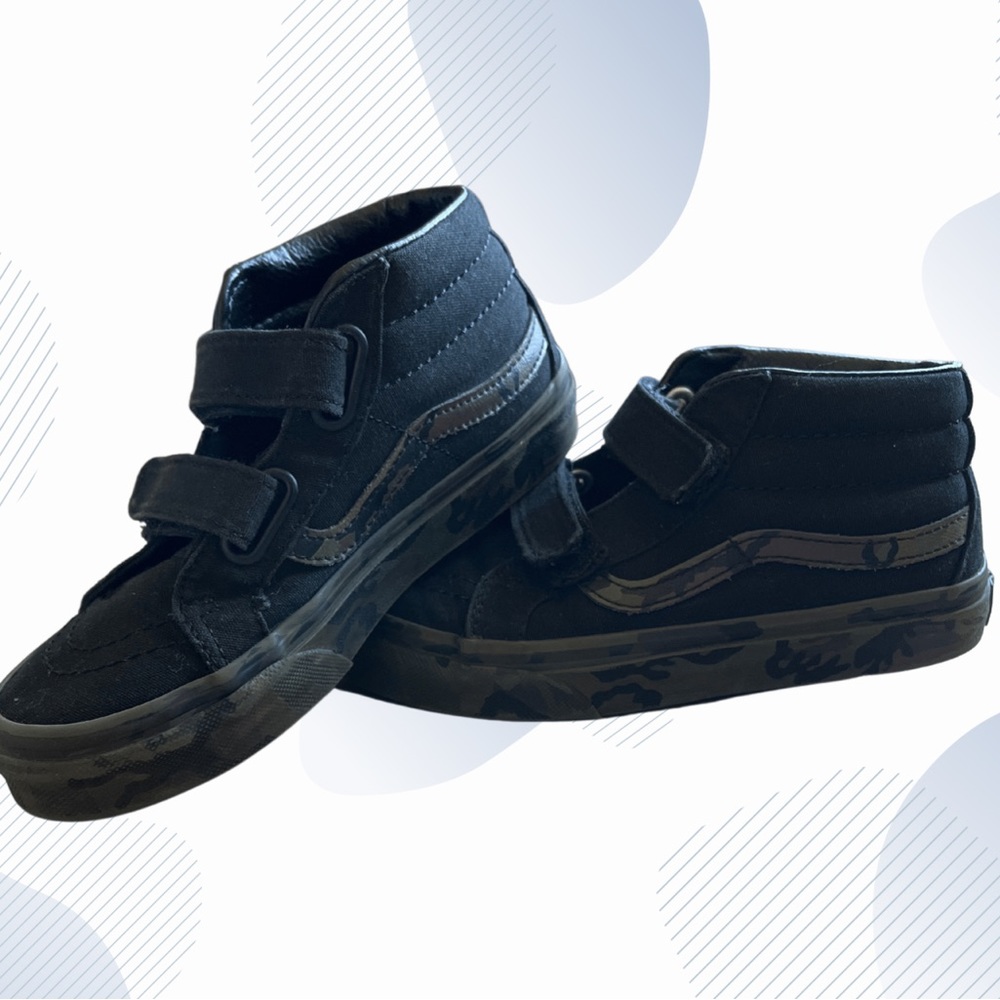Vans black and camouflage skateboard shoe. Like new only worn a few times.